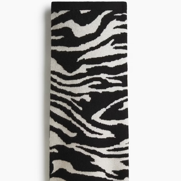 H&M Black and White Zebra Print Skirt - Picture 3 of 3